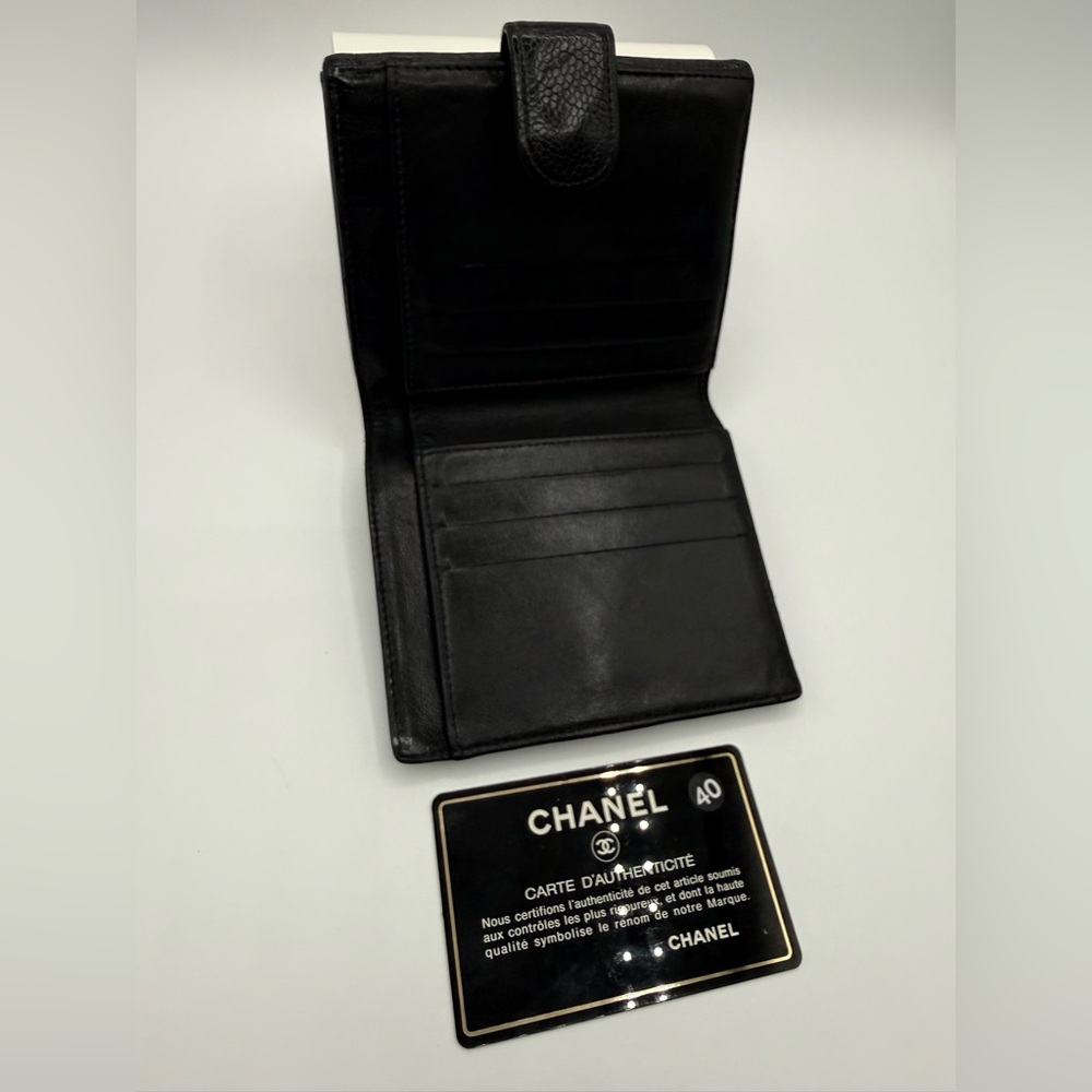 B+ Condition Chanel Black caviar leather compact wallet w/ authenticity card - Picture 2 of 3